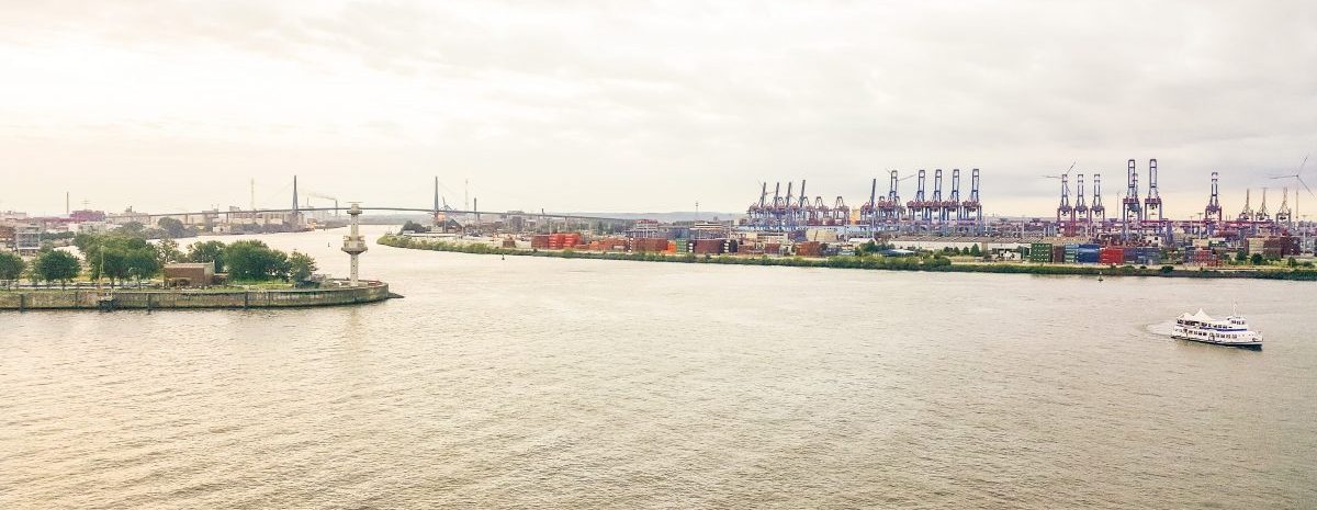Übersicht über den Hamburger Hafen von den Docklands aus