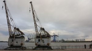 Alte Stahlkräne im Hamburger Hafen