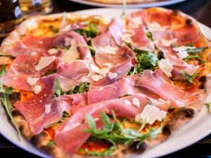Pizza Parma beim Italiener Luigi's im Portogiesen Hamburg