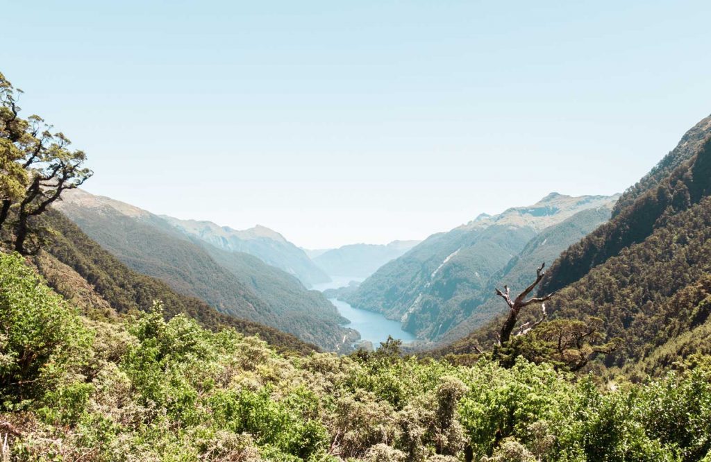 Aussicht von der teuersten Straße der Welt auf den Doubtful Sound